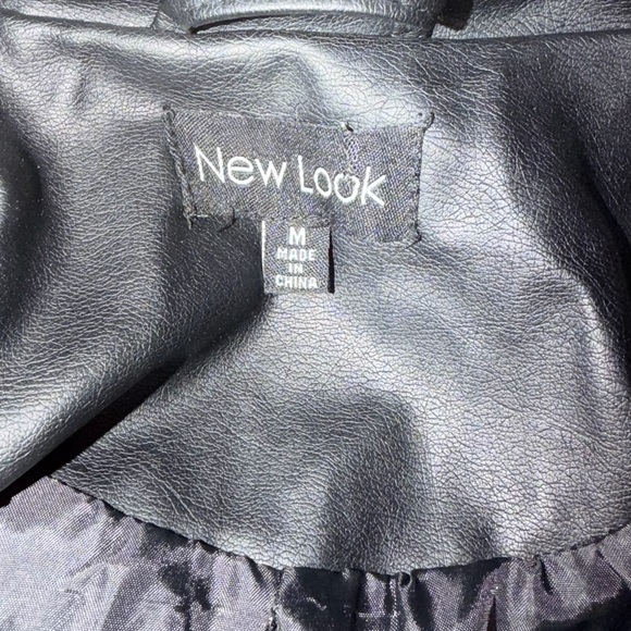 Women’s size medium New Look Black pleather Jacket with Gold Accents, soft mtl - Picture 3 of 4
